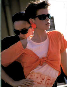 Elgort_Vogue_Italia_April_1985_01_08.thumb.png.cd9b3a774e105f3c81daa793ad99cce2.png