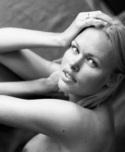 Emma-Stern-Nielsen-by-Nick-Kelly-13.thumb.jpg.e68eba6e5ee94341b8ba7c29a68b0d89.jpg