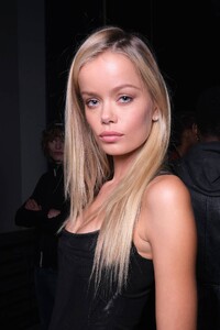 Frida-Aasen---Philipp-Plein-SS23-Fashion-Show-in-Milan-07.jpg