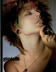 Hiro_Vogue_Italia_April_02_1985_02.thumb.png.d6751b5dab1078c440ec691ec56f5016.png