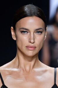 Irina_Shayk(7182).thumb.jpg.8ee7c03bcbf6faababae0f17402de4d7.jpg