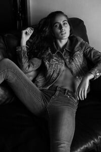 Jo-double-denim.jpg.b6b52d7f0a069119f9c54ba3dea569f1.thumb.jpg.dc0395135e9482b0ceec9a8e27653e12.jpg