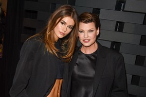 Kaia_Gerber_at_Steven_Miesel_Zara_Cocktail_Event_in_New_York_09_08_2023__7_.jpg