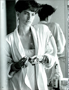 Lindbergh_Vogue_Italia_February_02_1985_11.thumb.png.402d12109236dbccab2d770eac4f6088.png