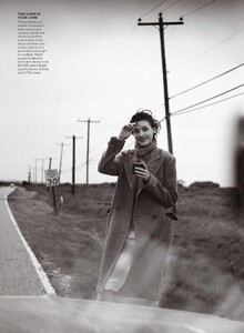 Lost_Lindbergh_US_Vogue_October_2012_04.thumb.jpg.374f4ef5feef74074e25fcd17694acd5.jpg
