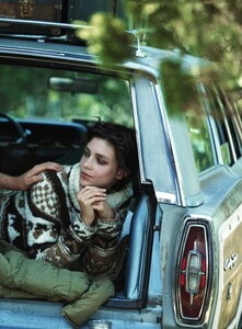 Lost_Lindbergh_US_Vogue_October_2012_06.thumb.jpg.78358e0904d5dee13c5036ad8b0526d5.jpg