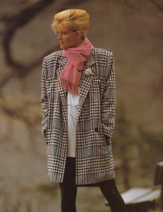 MadameDe0988_033.thumb.jpg.be695583352f42f670f285fcc53daeac.jpg