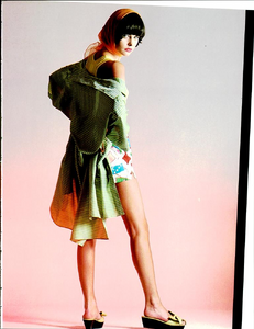 McKinley_Vogue_Italia_April_1985_01_08.thumb.png.1e345b74a1097b64ebefed3831644770.png