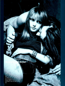 Meisel_Vogue_Italia_April_1985_01_10.thumb.png.7c40e7cb405a523ef553bd982ecd3ea6.png