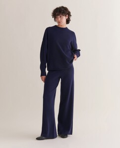 NAVY_CASHMERE_SWEATSHIRT_2_b5d759d6-d72a-4e32-af20-411870bc792f.thumb.jpg.c5267f0bb1b05a0982600d4772d32e39.jpg