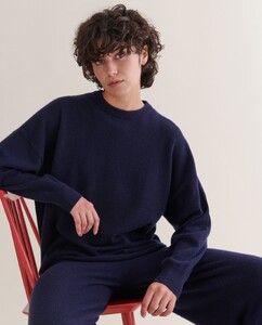 NAVY_CASHMERE_SWEATSHIRT_4_e9324b80-9df3-468d-af2c-a4f326be9415.thumb.jpg.78c604c4a61c3ce95f9b58f10b1ac8f8.jpg