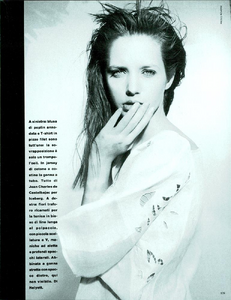 Roversi_Vogue_Italia_April_02_1985_04.thumb.png.adf54d39f960f0b7ee9282a287a5eae6.png