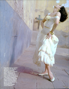 Seidner_Vogue_Italia_April_02_1985_06.thumb.png.aba54e9f73e80df4c4bd45bf568f94a7.png