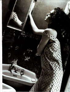 Seidner_Vogue_Italia_April_1985_01_04.thumb.png.1562d504383d07b9e40e1d2a3d932b27.png