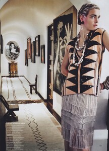 Testino_US_Vogue_March_2012_04.thumb.jpg.8e4b2f697ebe5730f75f72707acee6cc.jpg