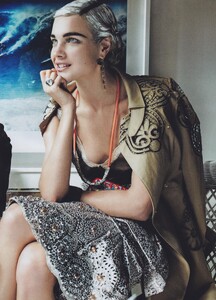Testino_US_Vogue_March_2012_08.thumb.jpg.d20ca430c91a7c96cd94c269dd6e9372.jpg