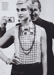 Testino_US_Vogue_March_2012_09.thumb.jpg.f43dd93cb71023caedfe5348a68e422b.jpg