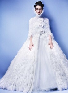 Testino_US_Vogue_October_2012_01.thumb.jpg.24bb8b8d7327d39d2ecfd0e76bbd99e2.jpg
