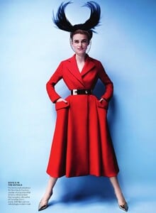 Testino_US_Vogue_October_2012_03.thumb.jpg.9e678cc60d810f4f0fb64687709e41f9.jpg