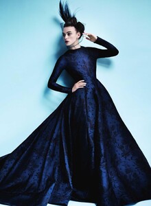 Testino_US_Vogue_October_2012_06.thumb.jpg.31bfe8047128269bb60b522f8ef3bc15.jpg