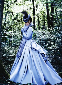 Testino_US_Vogue_October_2012_10.thumb.jpg.401452321933afc4104fb77cba41d1fc.jpg