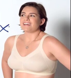 Unknown brunette straight hair boobs Playtex 2008 cropped.jpg