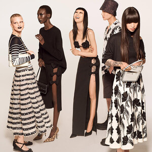 VALENTINO-Fall-2023-Steven-Meisel-04.thumb.jpg.6e0479df4a309369bc03a69dd7814edc.jpg
