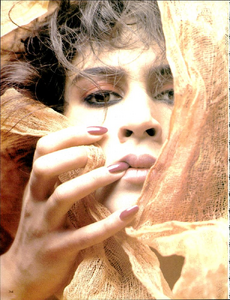 Vallhonrat_Vogue_Italia_April_1985_01_03.thumb.png.d8d9bdc4945605dc2c80ff64009431ac.png