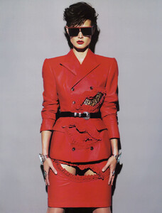 Vogue-Fra-Oct08-Malgosia-Bela-MAlas-MPiggott002.thumb.jpg.e2cc45cf383313a78fa6c71f7ec04705.jpg
