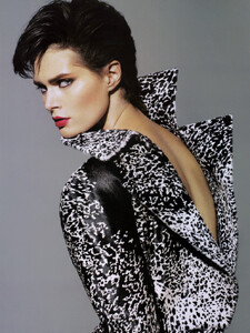 Vogue-Fra-Oct08-Malgosia-Bela-MAlas-MPiggott009.thumb.jpg.d404c799954482502f701afac5091b01.jpg