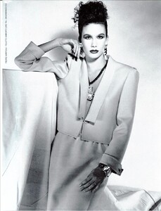 VogueItalia1985.thumb.jpg.681ded724a20cf61672ec5ef9ababdca.jpg