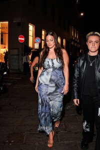 ashley-graham-arrives-at-luisa-via-roma-event-at-milan-fashion-week-09-21-2023-6.jpg