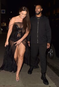 ashley-graham-arrives-at-perfect-magazine-x-valentine-party-at-london-fashion-week-09-18-2023-3.jpg