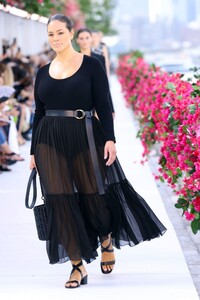 ashley-graham-at-michael-kors-spring-2024-ready-to-wear-runway-show-in-new-yor-09-11-2023-4.jpg