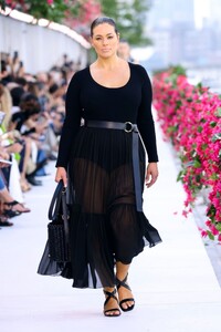 ashley-graham-at-michael-kors-spring-2024-ready-to-wear-runway-show-in-new-yor-09-11-2023-6.jpg