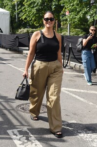 ashley-graham-leaves-michael-kors-ss24-show-at-new-york-fashion-week-09-11-2023-0.jpg