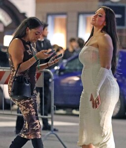 ashley-graham-out-with-a-friend-after-moncler-show-at-milan-fashion-week-09-20-2023-4.jpg