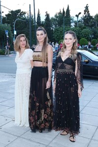 bianca-brandolini-and-eugenie-niarchos-at-christian-dior-fashion-show-in-athens-06-17-2021-1.jpg