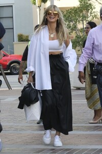 heidi-klum-arrives-at-agt-finale-in-los-angeles-09-27-2023-6.jpg
