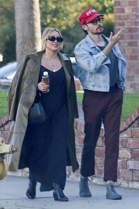 hilary-duff-and-matthew-koma-heading-to-casa-vega-restaurant-in-los-angeles-09-27-2023-1.jpg