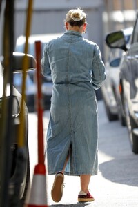 hilary-duff-heading-to-a-hair-salon-in-west-hollywood-09-13-2023-3.jpg