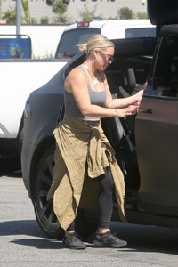 hilary-duff-leaves-farmers-market-in-studio-city-09-24-2023-0.jpg