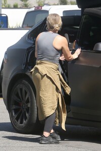 hilary-duff-leaves-farmers-market-in-studio-city-09-24-2023-1.jpg