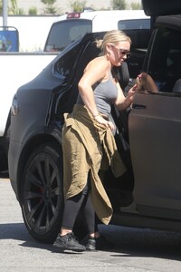 hilary-duff-leaves-farmers-market-in-studio-city-09-24-2023-4.jpg
