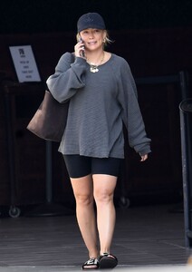 hilary-duff-shopping-at-michaels-art-supply-store-in-studio-city-09-25-2023-4.jpg