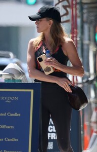 jennifer-aniston-leaves-a-pilates-class-in-los-angeles-08-30-2023-3.jpg