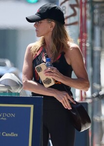 jennifer-aniston-leaves-a-pilates-class-in-los-angeles-08-30-2023-6.jpg