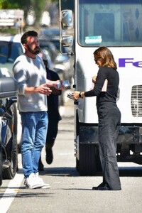 jennifer-garner-and-ben-affleck-drives-after-meeting-in-santa-monica-09-26-2023-1.jpg