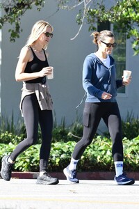 jennifer-garner-and-her-fitness-pall-out-for-power-walk-in-brentwood-08-26-2023-1.jpg
