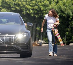 jennifer-garner-out-and-about-in-los-angeles-09-15-2023-0.jpg